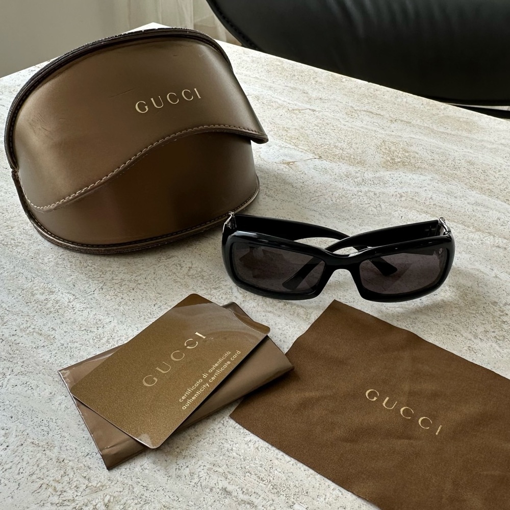 GUCCI Luxury”On Trend” Eyewear Rectangular Frame Sunglasses